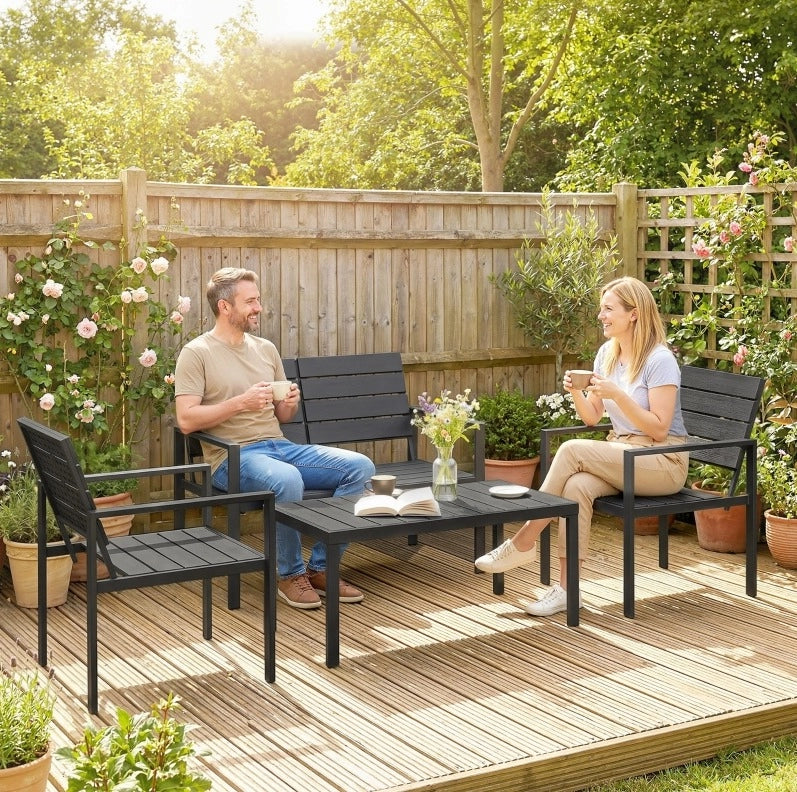 Set da giardino per 4 persone con divano 2 posti, 2 poltrone e tavolino in HDPE nero