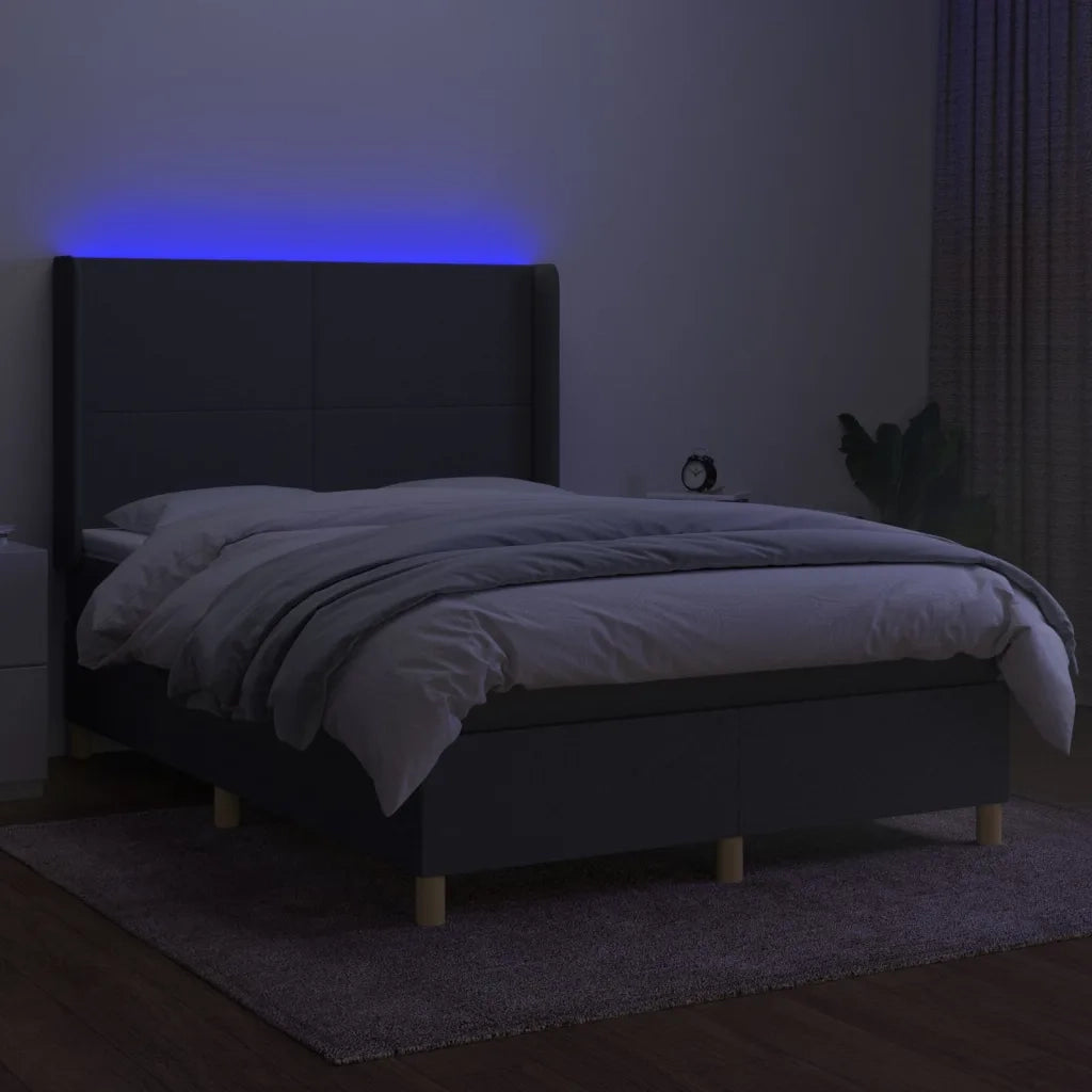 Letto a Molle Materasso e LED Grigio Scuro 140x200cm in Tessuto 3138718