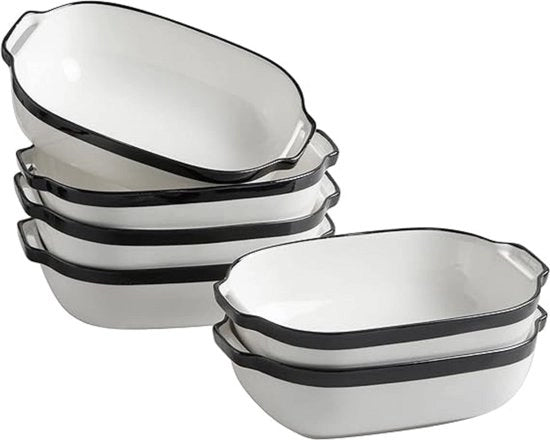 Set di piatti per cucina, pranzo, ricevimento e uso quotidiano.