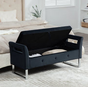 Pouf contenitore imbottito con braccioli in velluto nero e struttura in legno massello