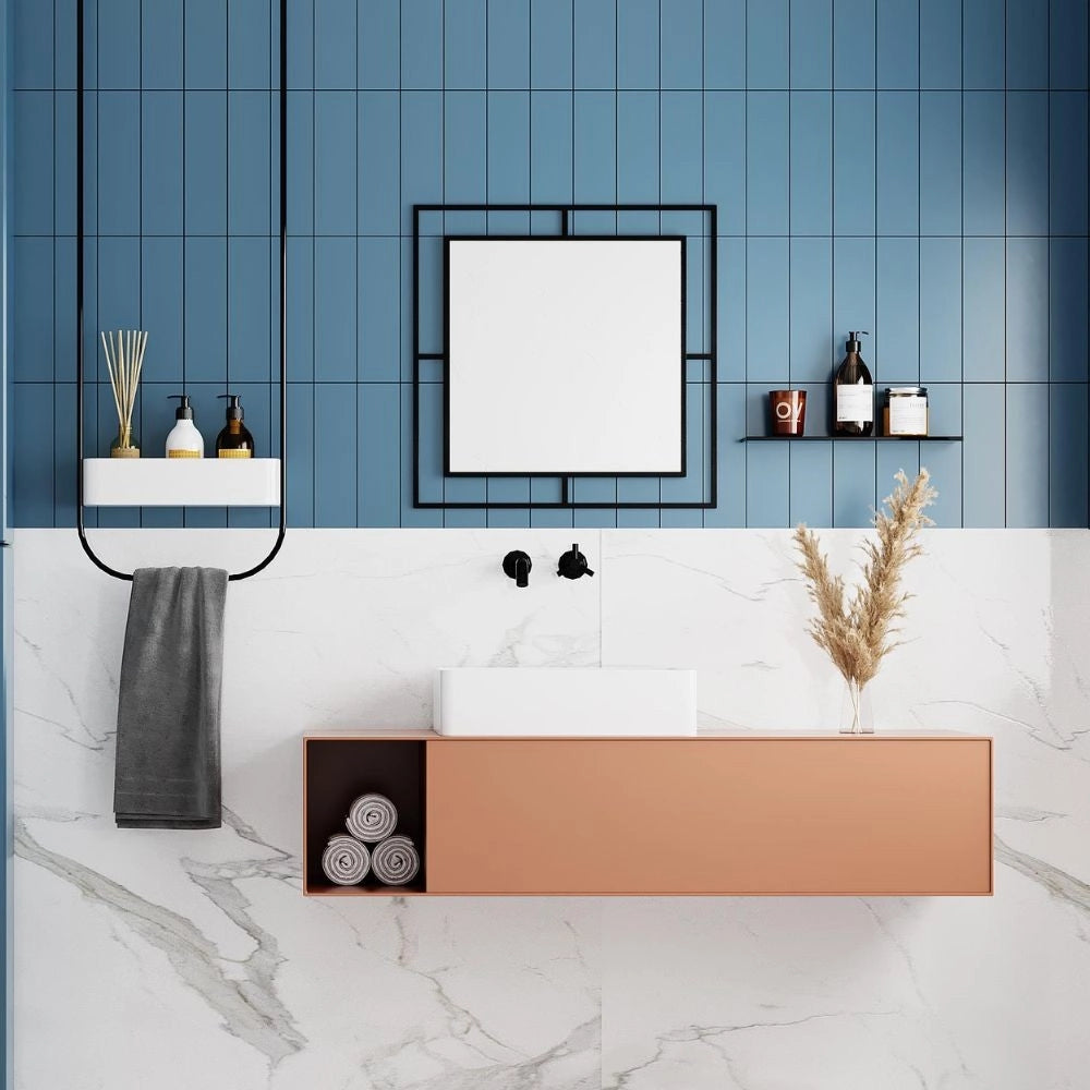 Specchio quadrato con doppia cornice Corner in metallo colore nero