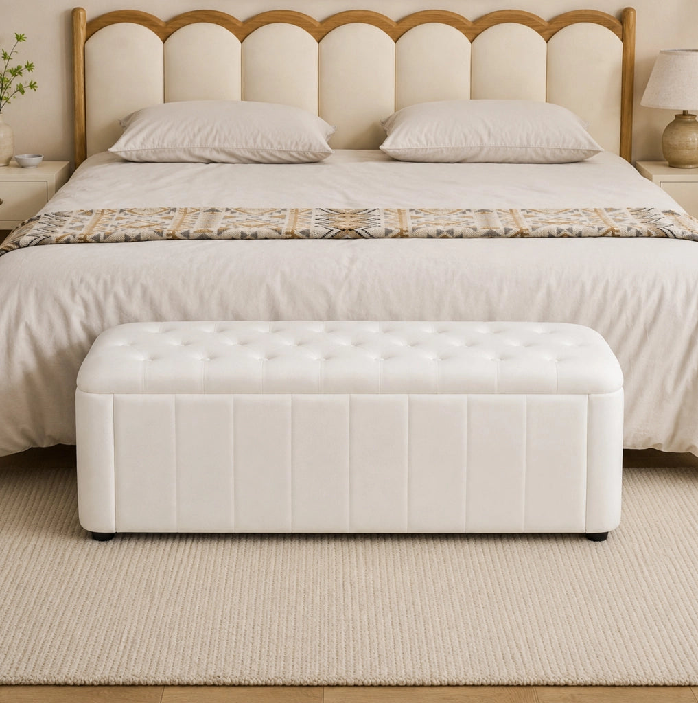 Panca contenitore imbottita in velluto beige con seduta removibile e trapuntatura