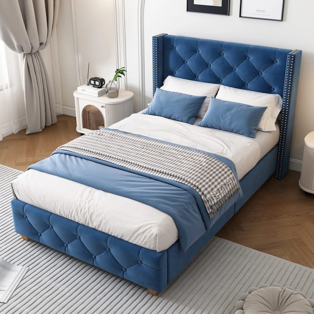 Letto imbottito 90 × 200 cm con rete a doghe e testiera con ali rivestito in velluto blu con bottoni e borchie