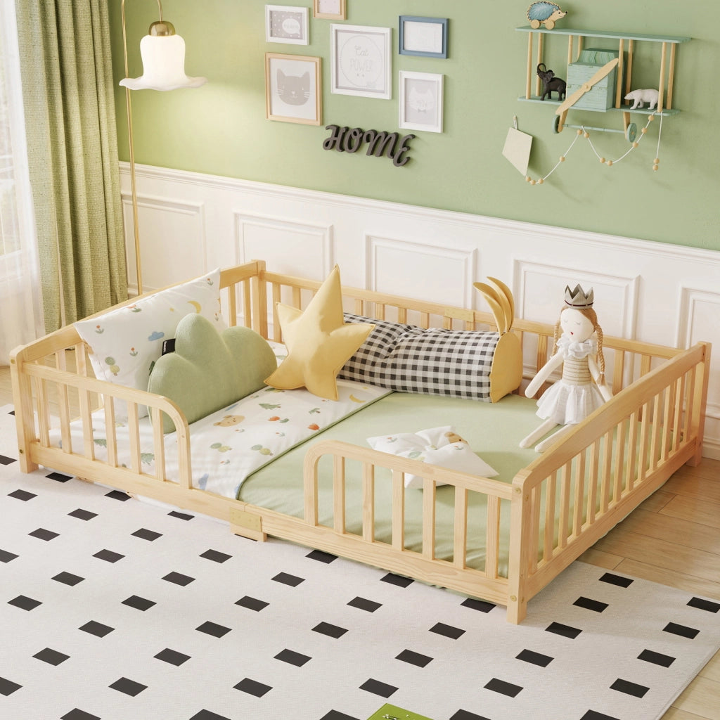 Letto a pavimento 140x200 cm con sponde di sicurezza, ingresso centrale, in legno di pino, naturale