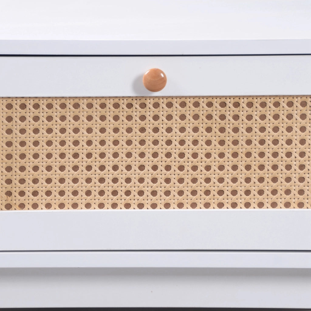 Tavolino da caffè in rattan e legno massello con cassetti e ante scorrevoli, 110x55x38,5 cm, stile naturale