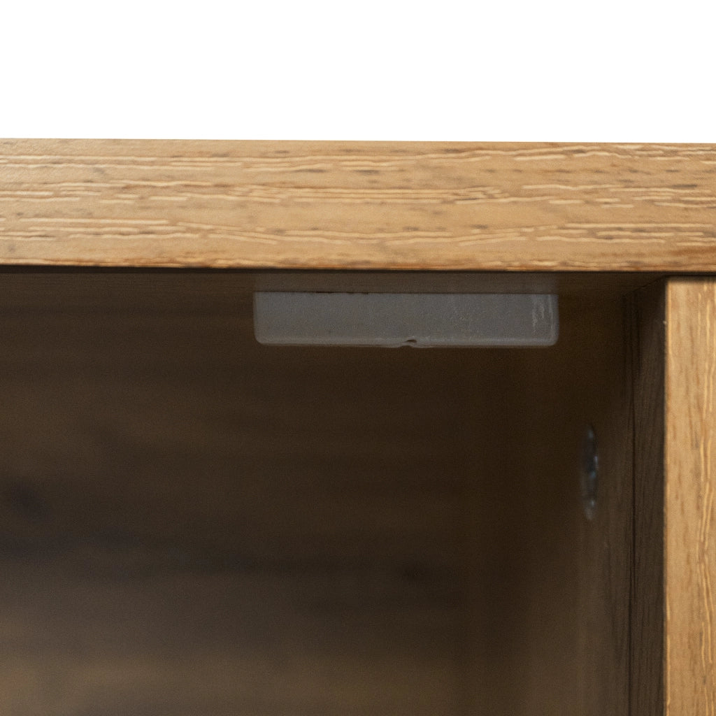 Mobile porta televisore moderno in effetto legno con 2 ante e 2 vani aperti, ampio e funzionale