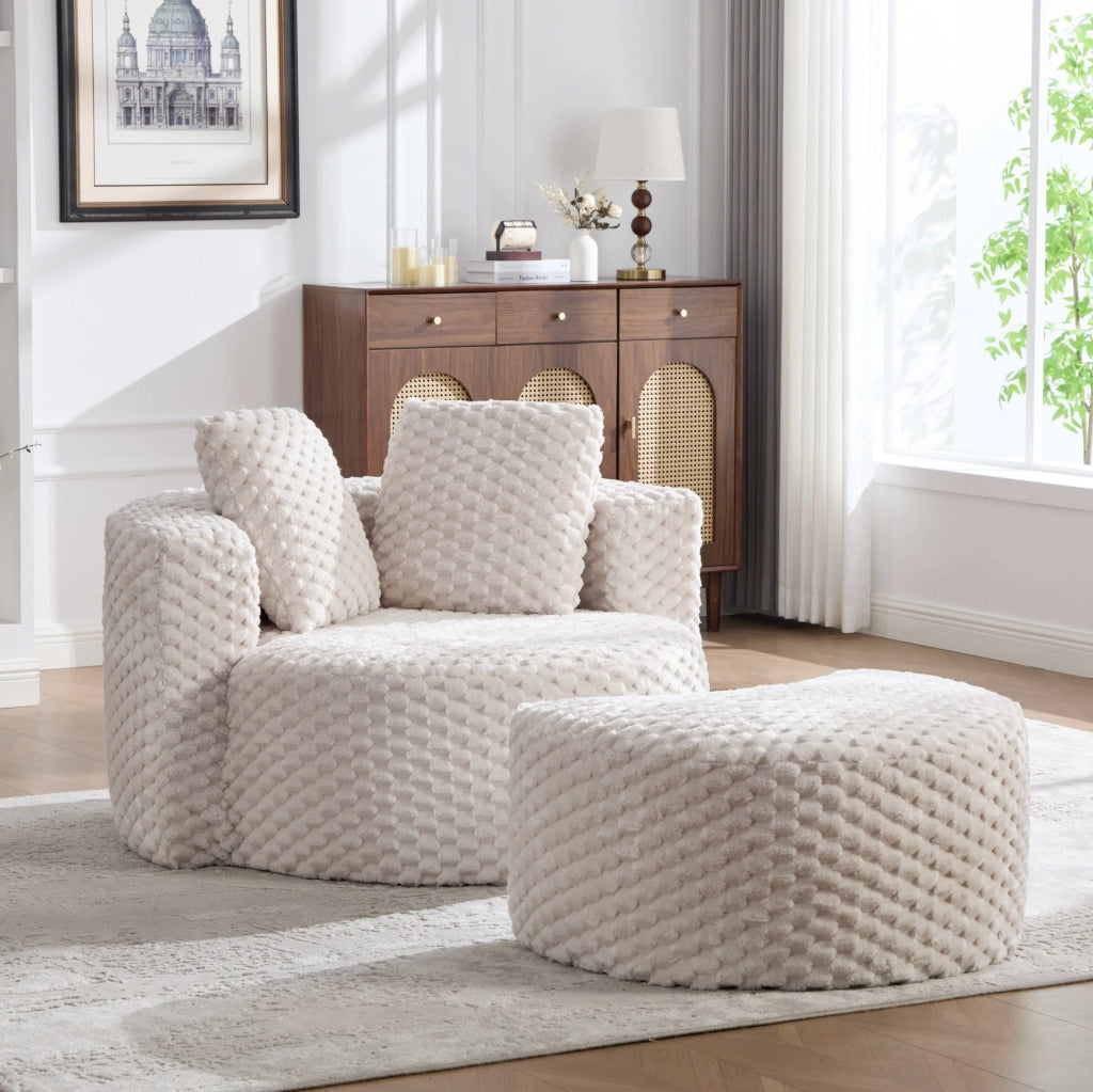 Poltrona compatta con pouf, design avvolgente e rivestimento in tessuto