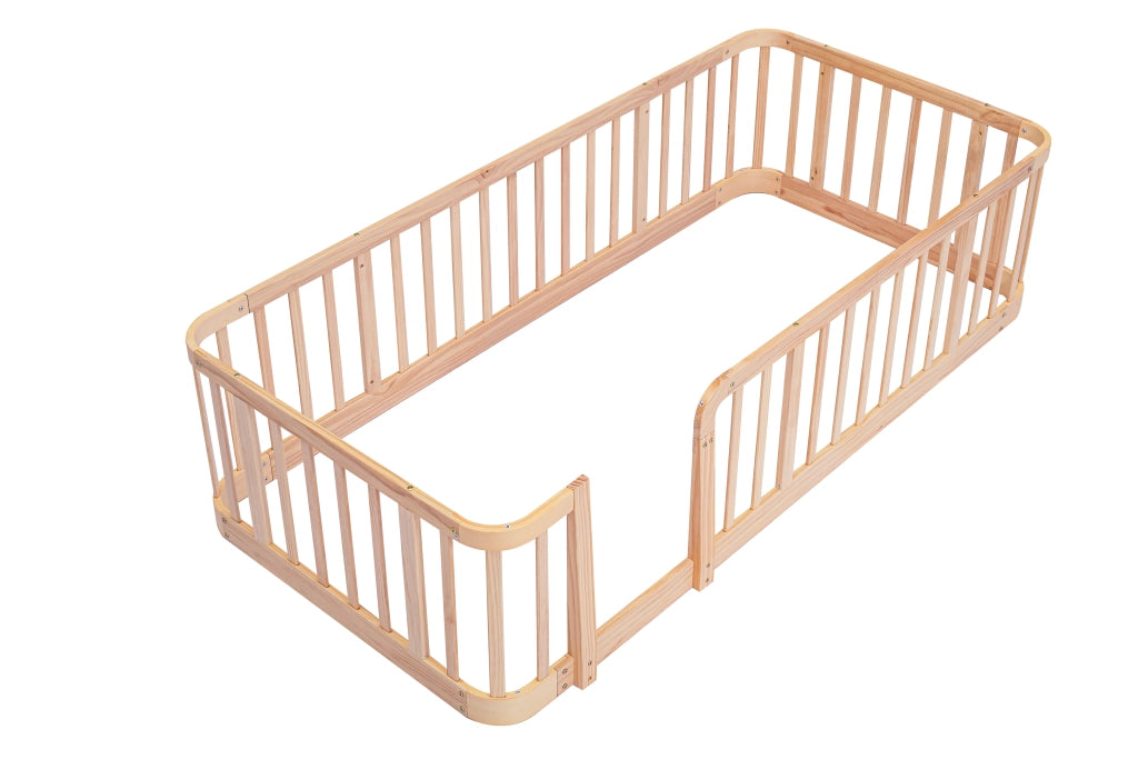 Box modulare per bambini 140×200 cm con distanza barre 7 cm e angoli arrotondati; legno ingegnerizzato; naturale