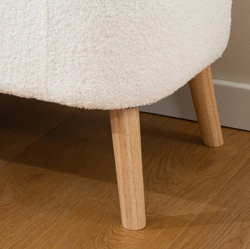 Panca portaoggetti con 65 L di spazio, rivestimento in fleece crema, gambe in legno di caucciù, 120 x 42 x 45 cm