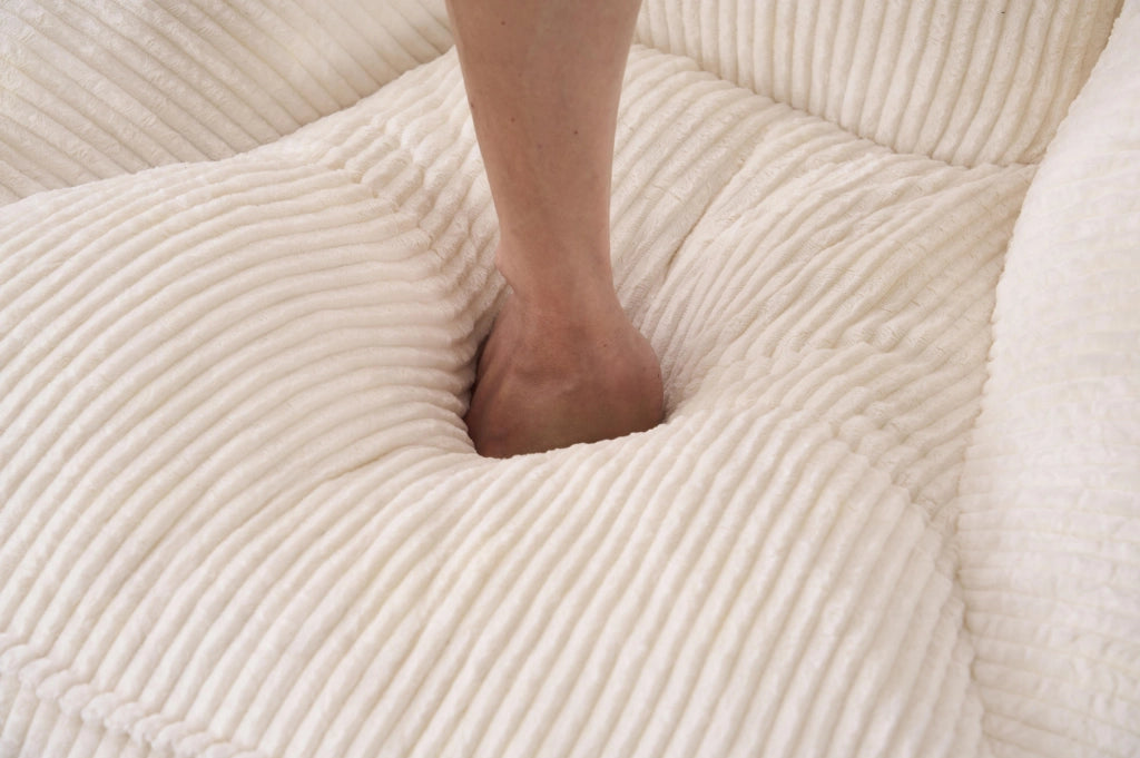 Poltrona sacco ergonomica in velluto a coste con memory foam e schienale; beige