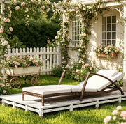Sdraio da terrazza moderna con ruote, lettino da giardino regolabile in 5 posizioni, struttura in acciaio zincato e resina intrecciata, cuscini beige e marrone