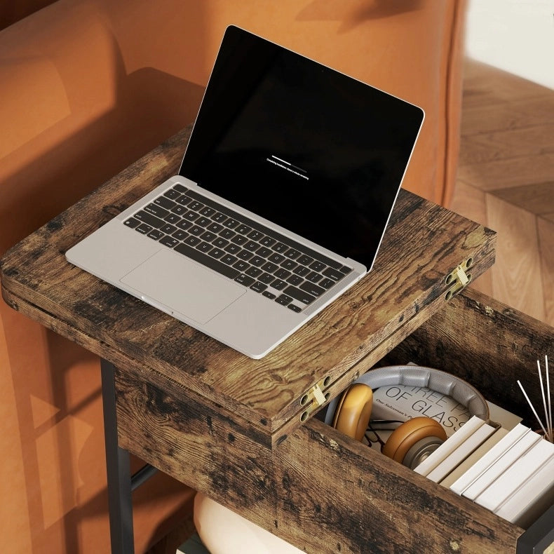 Tavolino Laterale con Prese e Porte USB, 2 Ripiani, 60x29,8x58,5 cm, Marrone Rustico