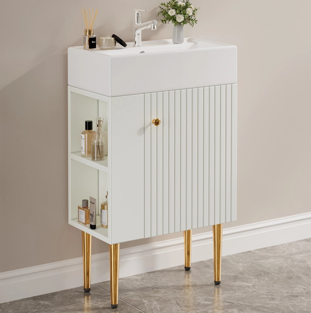 Mobile bagno da terra bianco con lavabo integrato e ripiani