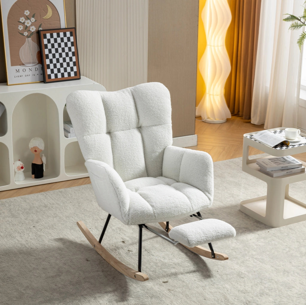 Sedia a dondolo in tessuto teddy bianco con poggiapiedi