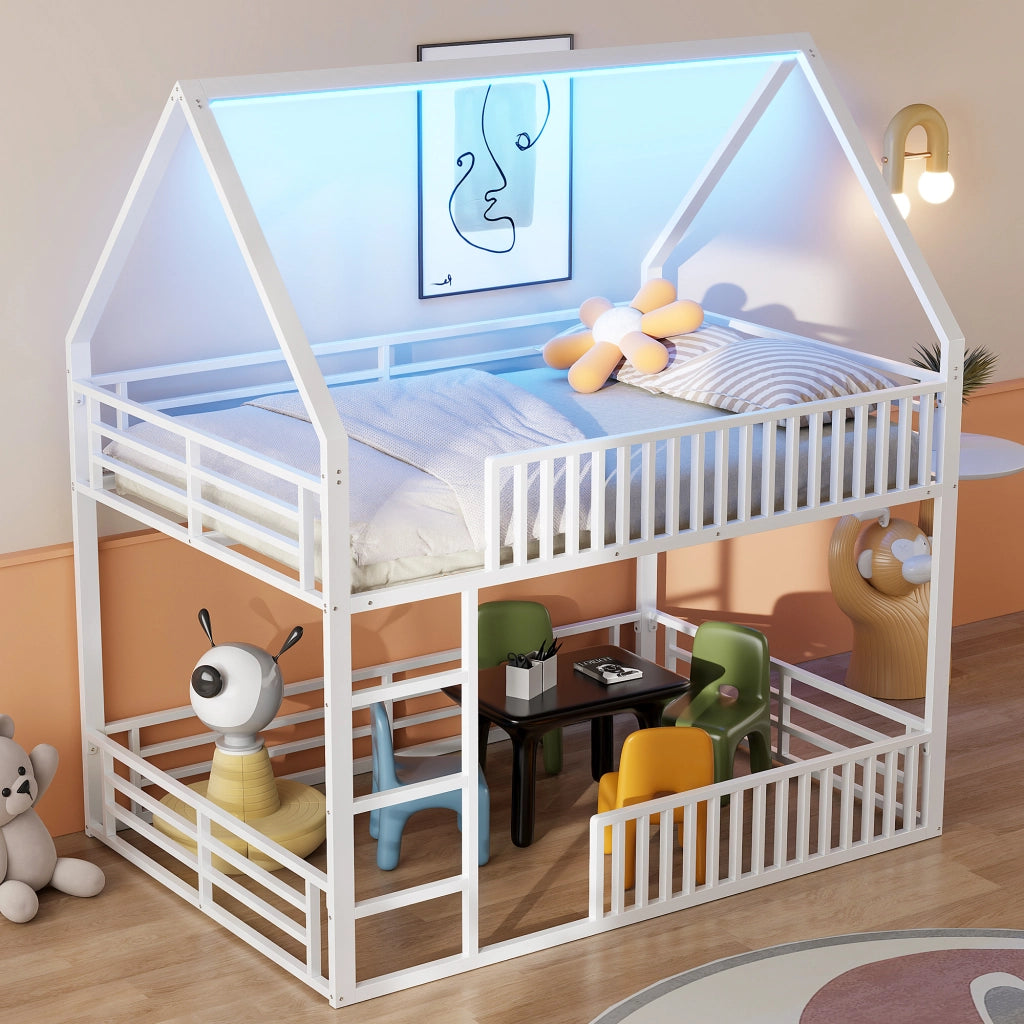 Letto a soppalco 140 × 200 cm con struttura a casetta LED a 7 colori in metallo bianco con barriera a recinto