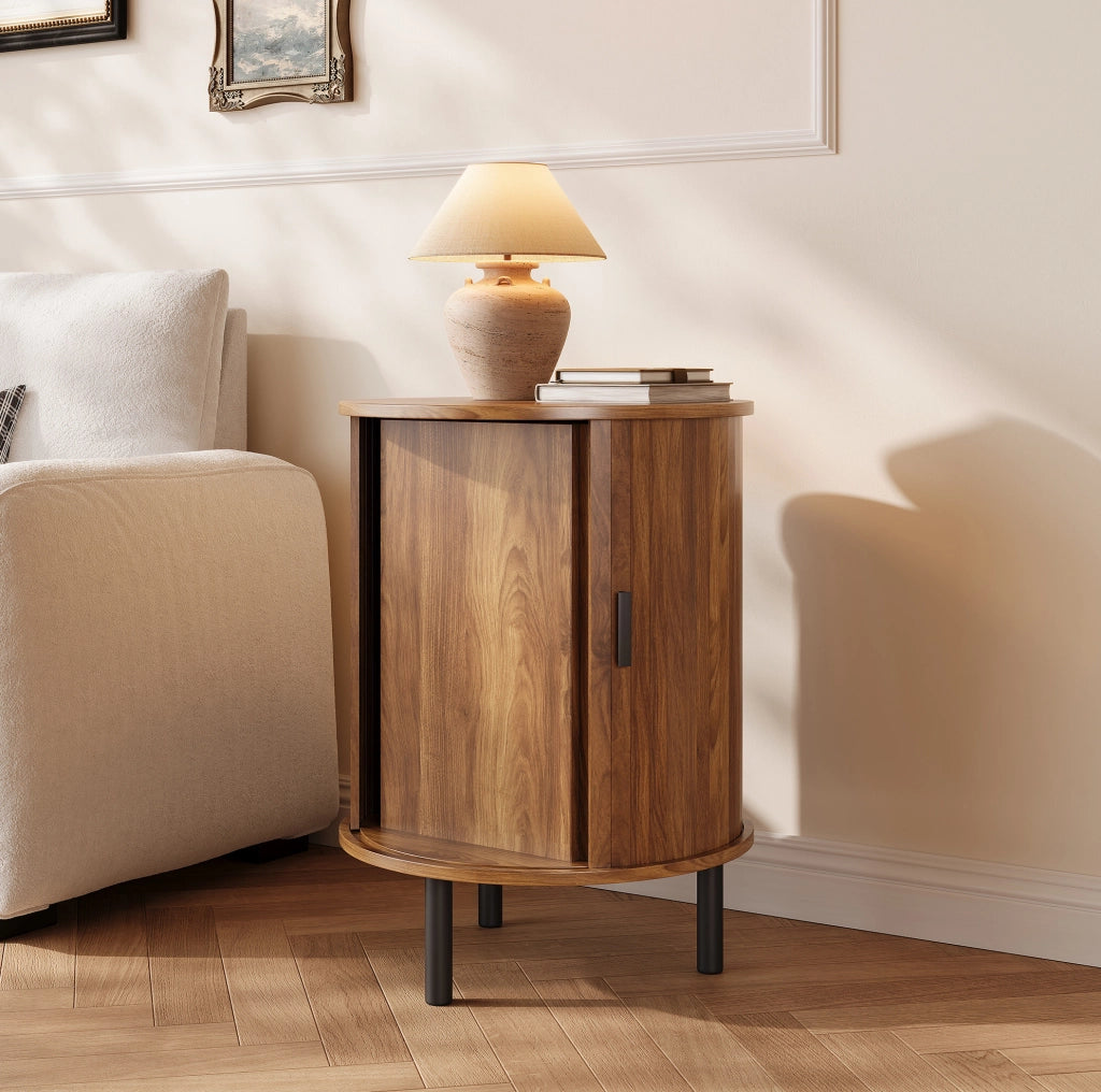 Comodino rotondo 48x48x65 cm con anta scorrevole in MDF e pannello truciolare color noce HOMVRA