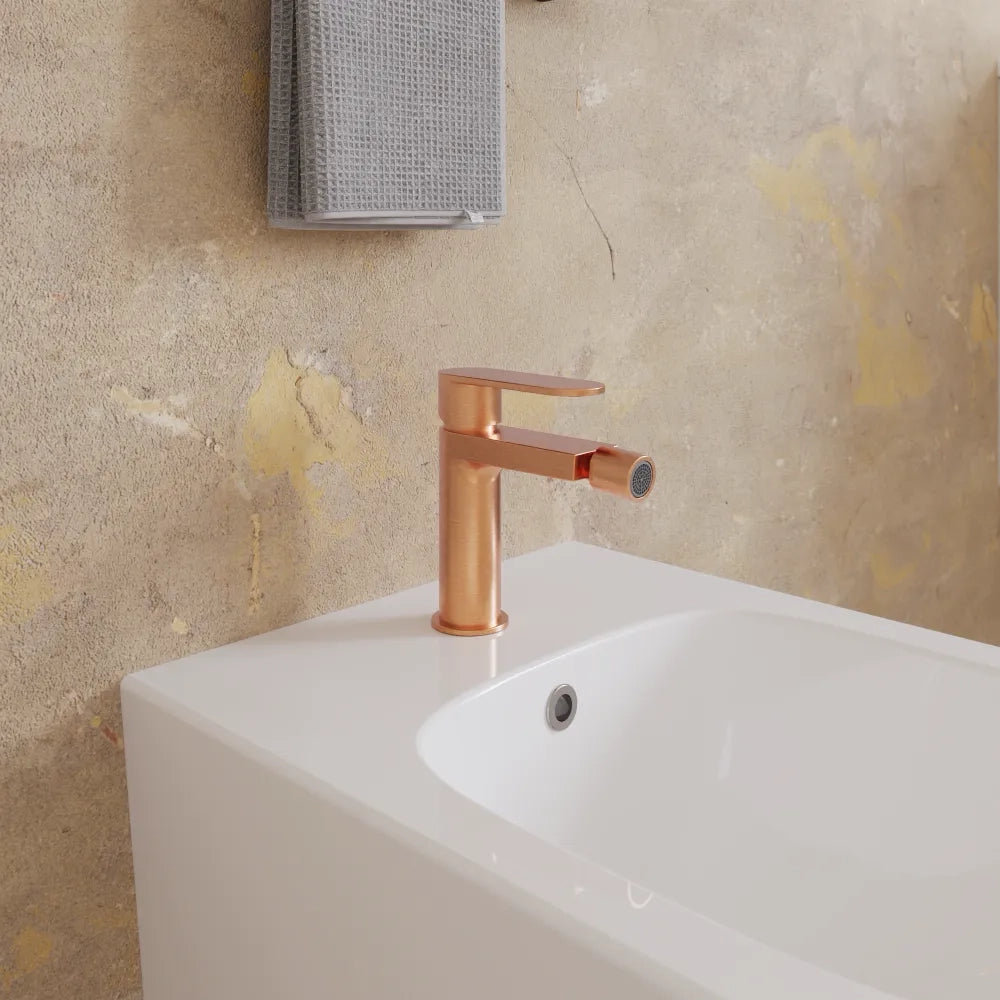 Set miscelatori lavabo ad incasso placca squadrata bidet miscelatore esterno vasca rame spazzolato | Margot