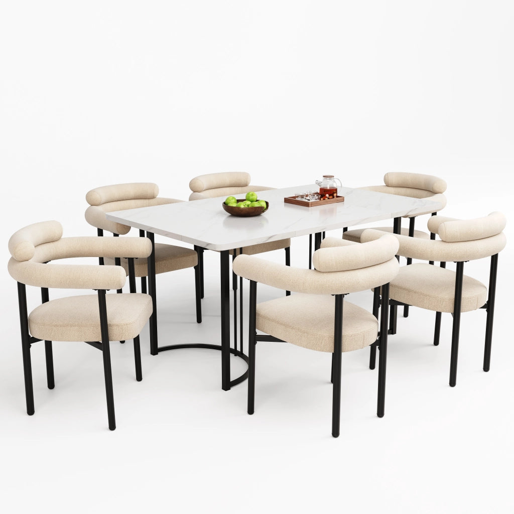 Tavolo da pranzo con sedie in velluto beige, gambe in metallo moderne e comfort elevato