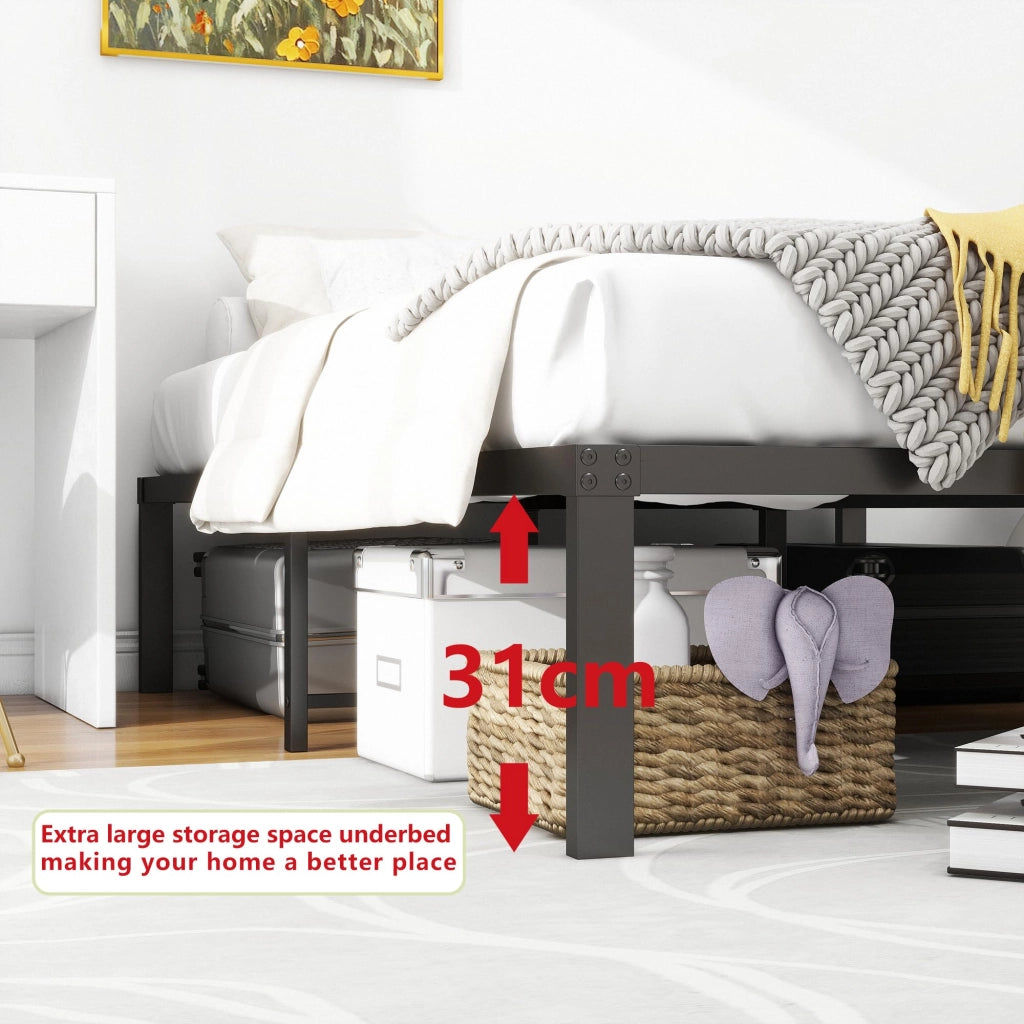 Struttura letto 120 × 200 cm in metallo nero con doghe in acciaio; spazio sottostante di 31 cm; portata 200 kg