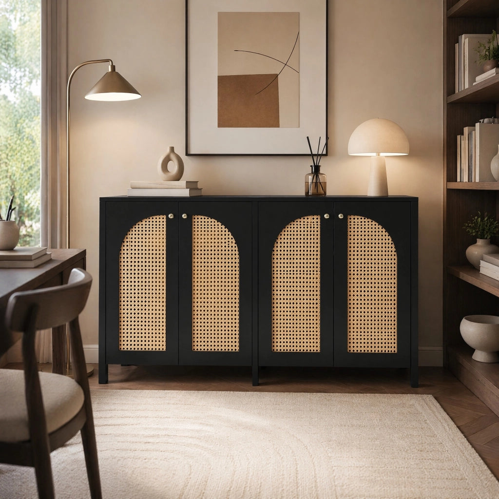Credenza a 4 ante in rattan sintetico con ripiani regolabili; MDF e metallo; nera