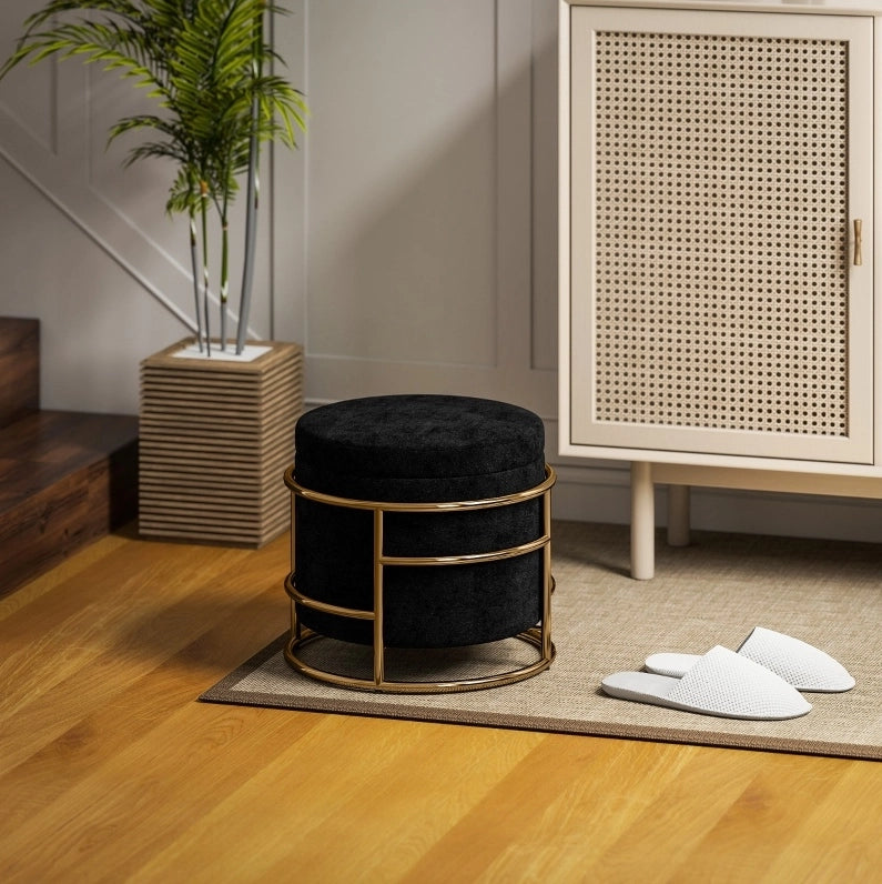 Pouf contenitore imbottito in velluto nero con struttura in metallo dorato, Ø42x39 cm