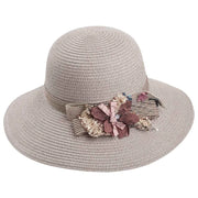 Cappello grigio con elegante decorazione 58