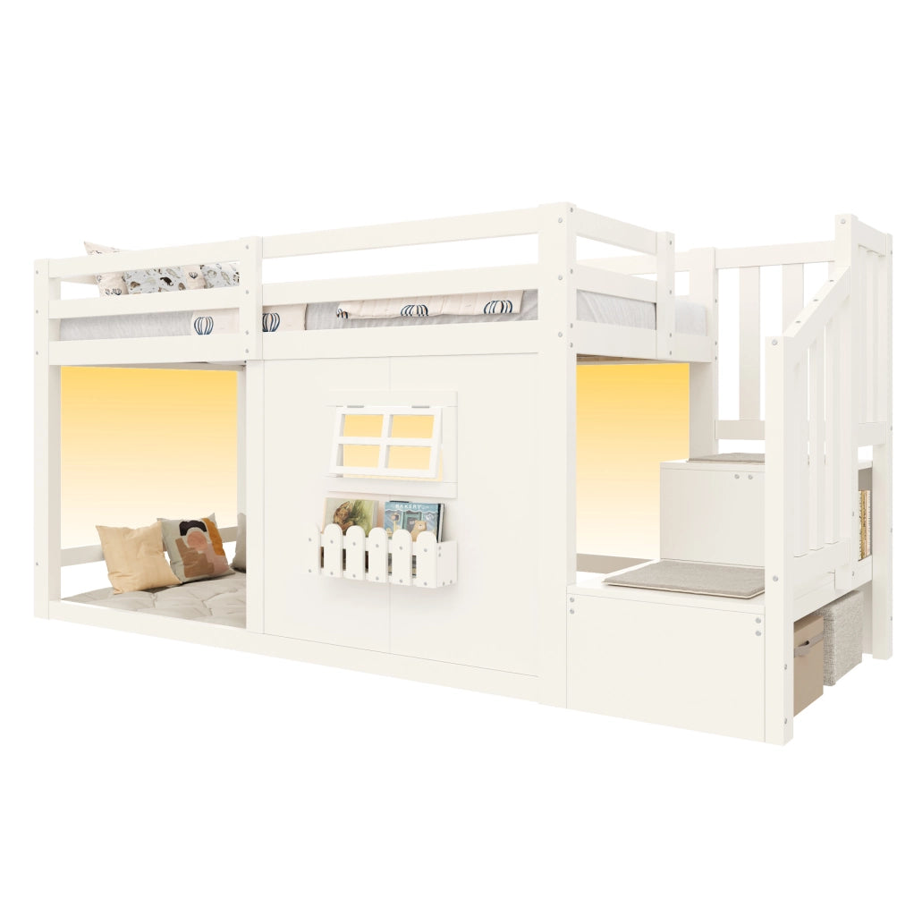 Letto a soppalco ULEVR 90x200 cm con scala contenitore, finestra e luce LED, pino e MDF bianco
