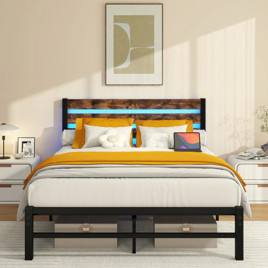 Letto con struttura in metallo 140x200 cm con testiera in legno, illuminazione LED RGB, porta USB e spazio contenitivo sottostante