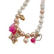 Nuova collana per clavicola con ciondolo a forma di orsetto dorato a forma di cuore scintillante e perlina di cristallo a forma di bacca.