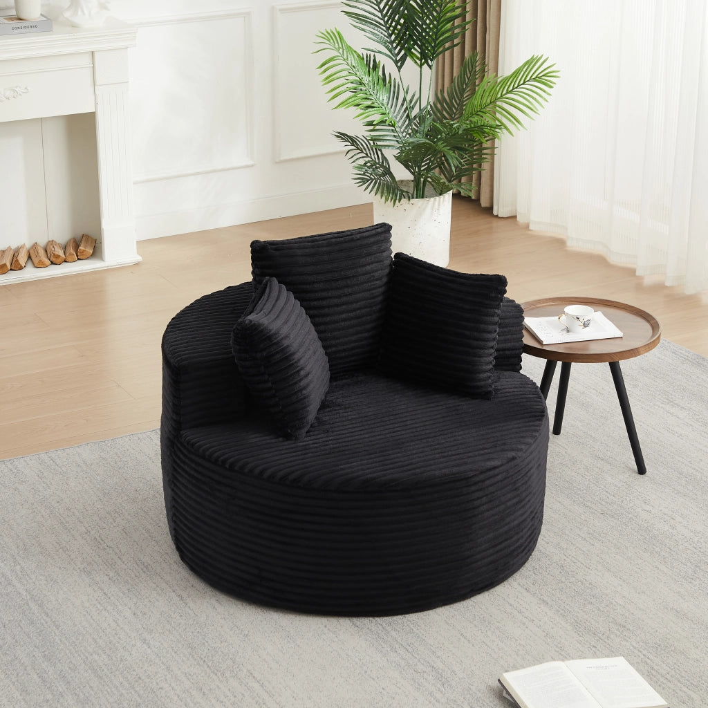 Poltrona lounge rotonda imbottita in velluto a coste nero con 3 cuscini; braccioli larghi e diametro 110 cm