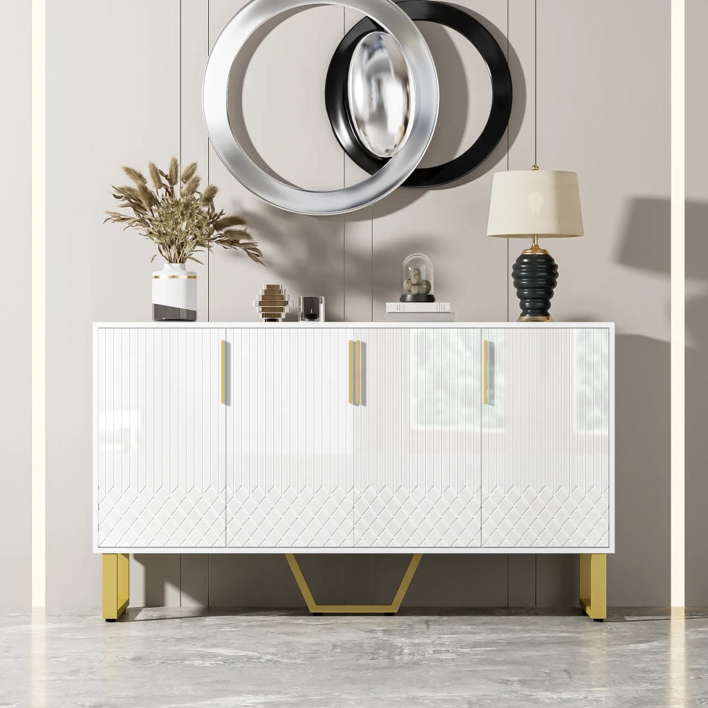 Sideboard lucido bianco, design geometrico, 4 ante, maniglie e piedi in metallo, 140x40x80 cm