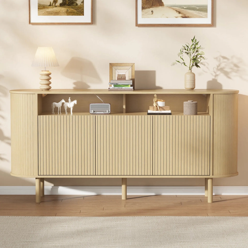 Sideboard 160x40x78,5 cm in truciolare con 3 ante ondulate e ripiano aperto, gambe in legno massello, colore legno naturale, portata 75 kg