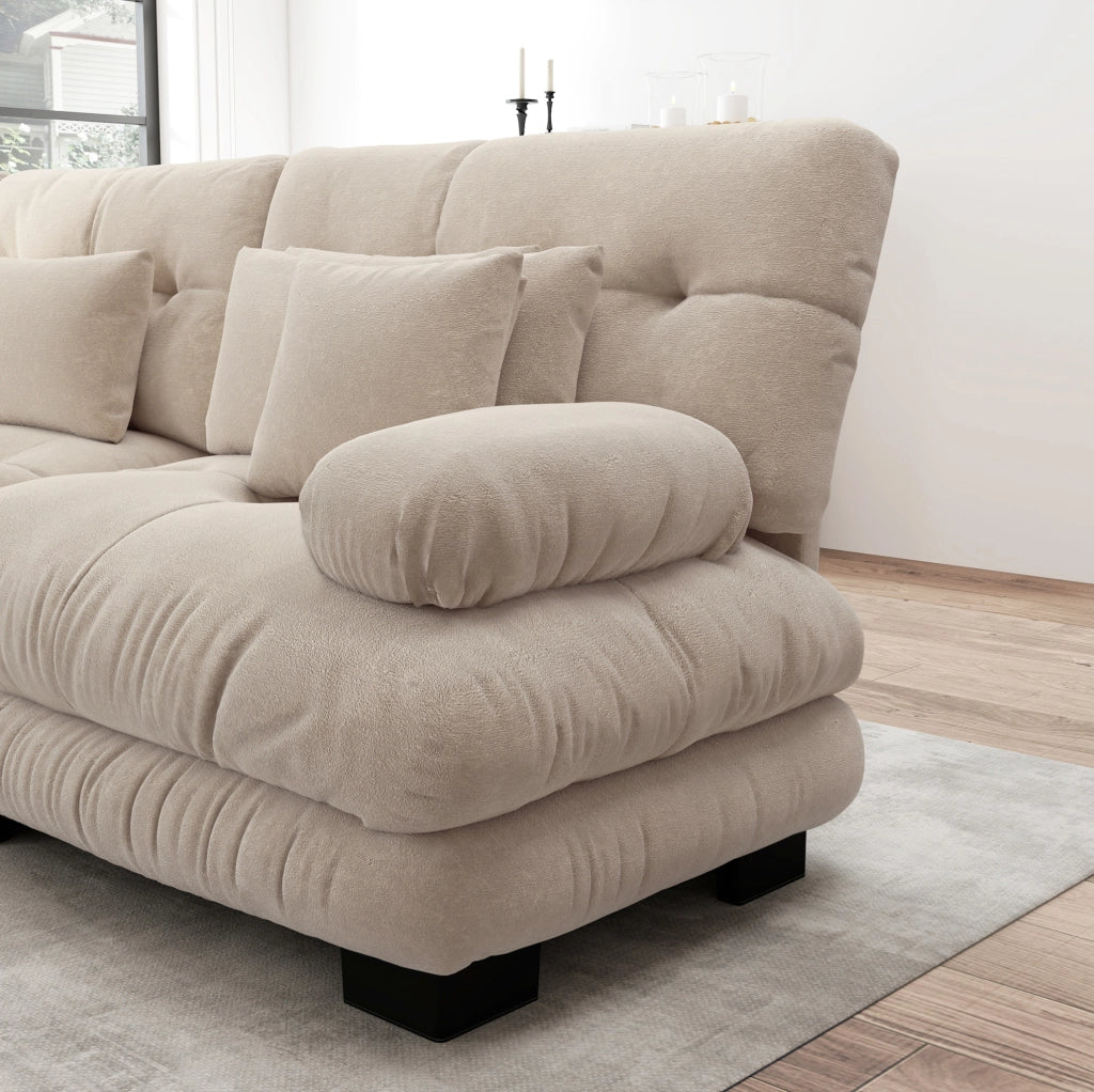 Divano angolare Cloud in chenille beige chiaro con struttura in legno massello e cuscini lombari e decorativi