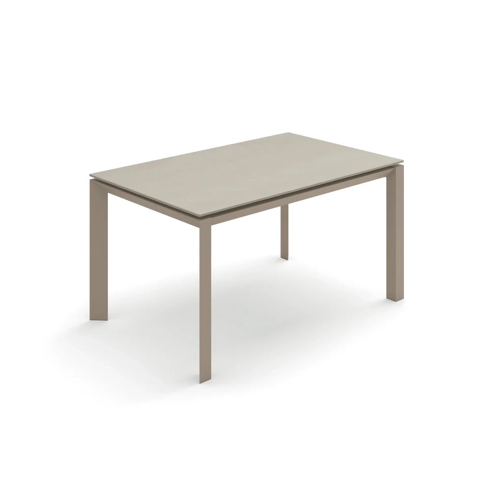 Tavolo da pranzo allungabile in ceramica sabbia Linear 140-220x90 cm fino a 10 posti | Duzzle