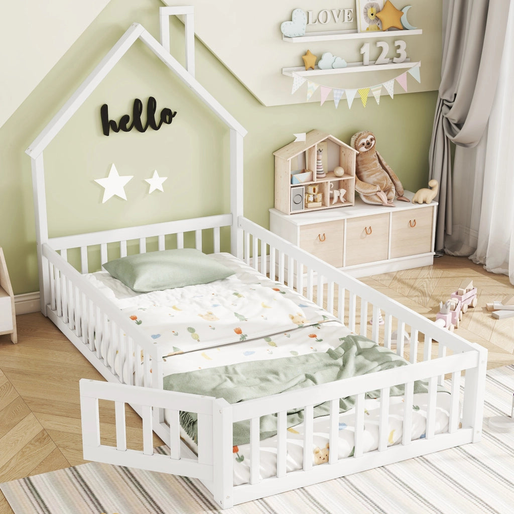 Letto per bambini a casetta 90 × 200 cm con rete a doghe in legno bianco con camino e barriera di sicurezza