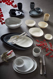 Set di piatti e tazze in materiale ecocompatibile