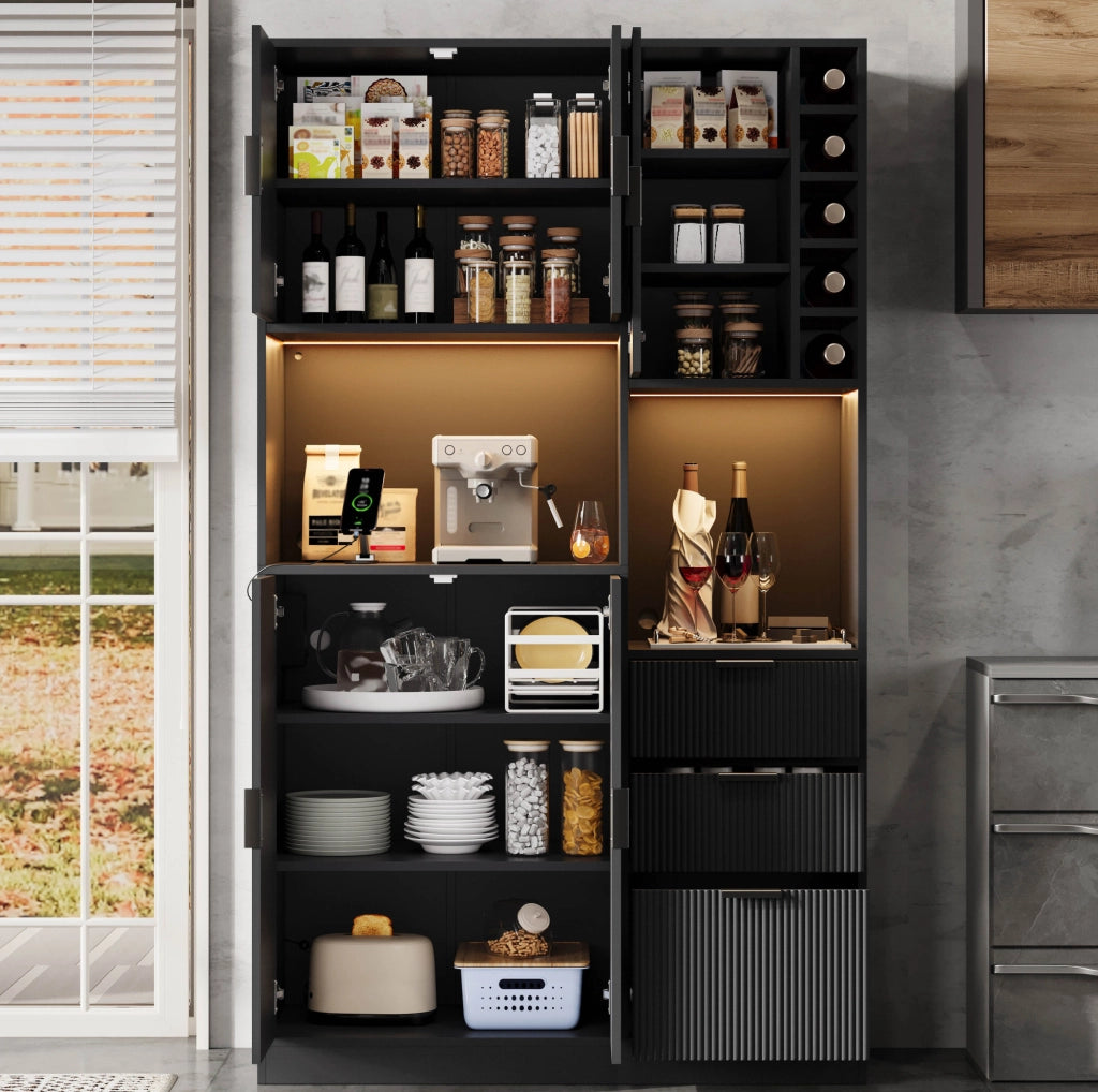 Buffet moderno alto con ripiani regolabili, 3 cassetti, porta bottiglie, illuminazione LED multicolore e prese integrate, 180x105x40 cm