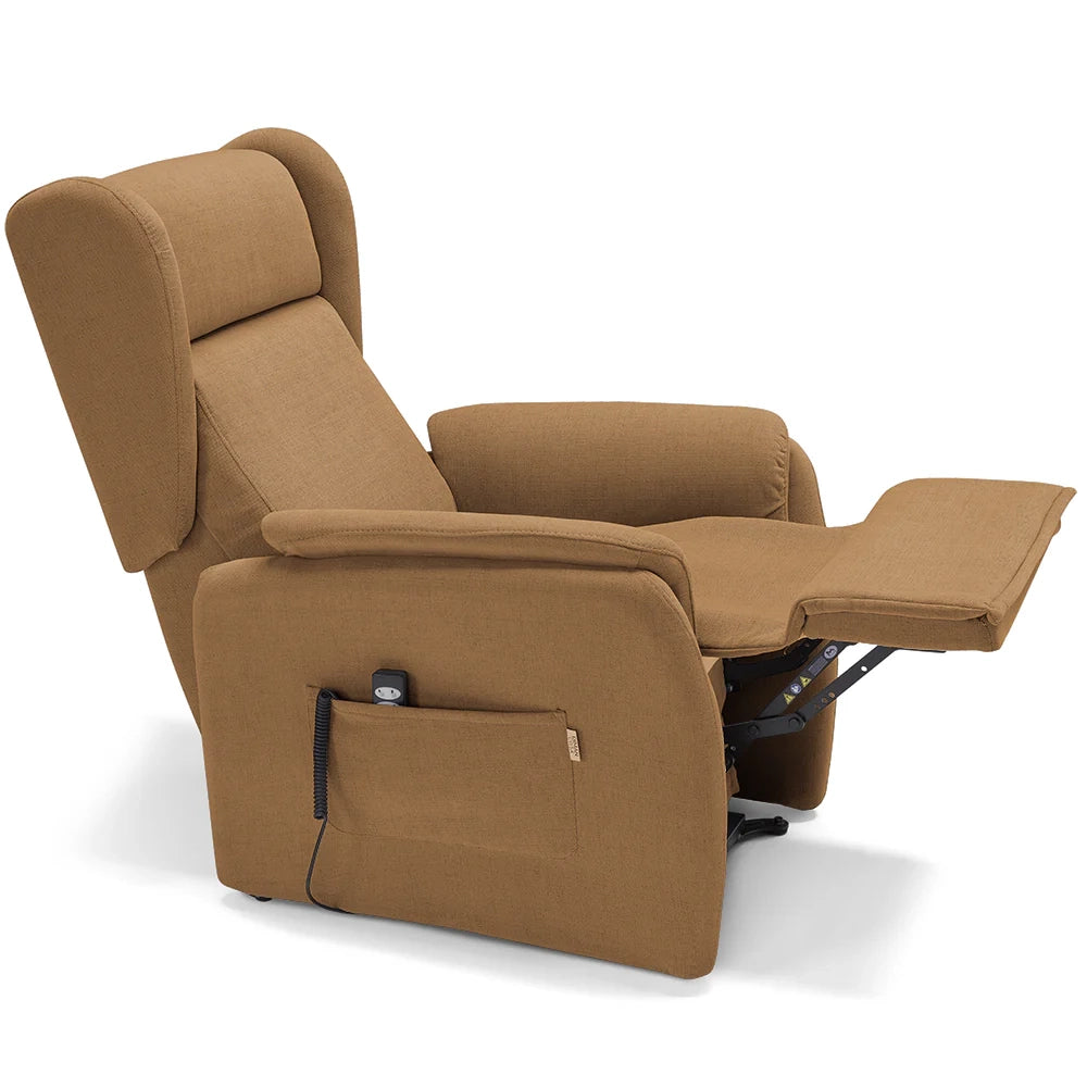 Poltrona relax elettrica FIRENZE MADE IN ITALY per anziani e disabili, 2 motori, 4 ruote, tessuto antimacchia, colore Mango