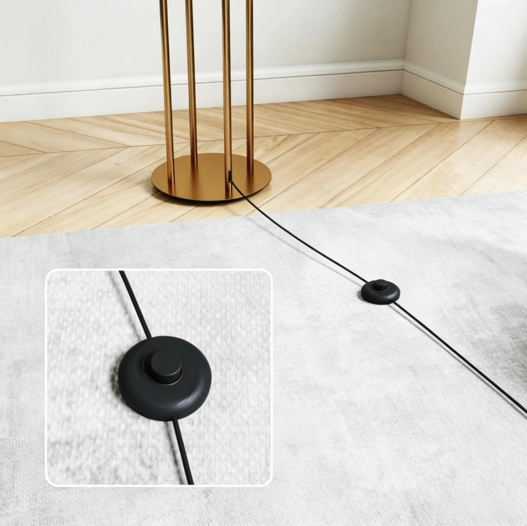 Lampada da terra moderna per soggiorno con paralume beige in lino e interruttore a piede