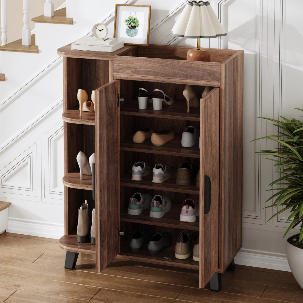 Scarpiera stretta con vani aperti e vano chiuso ripiano superiore maniglie nere color noce 80 × 32 × 99 cm