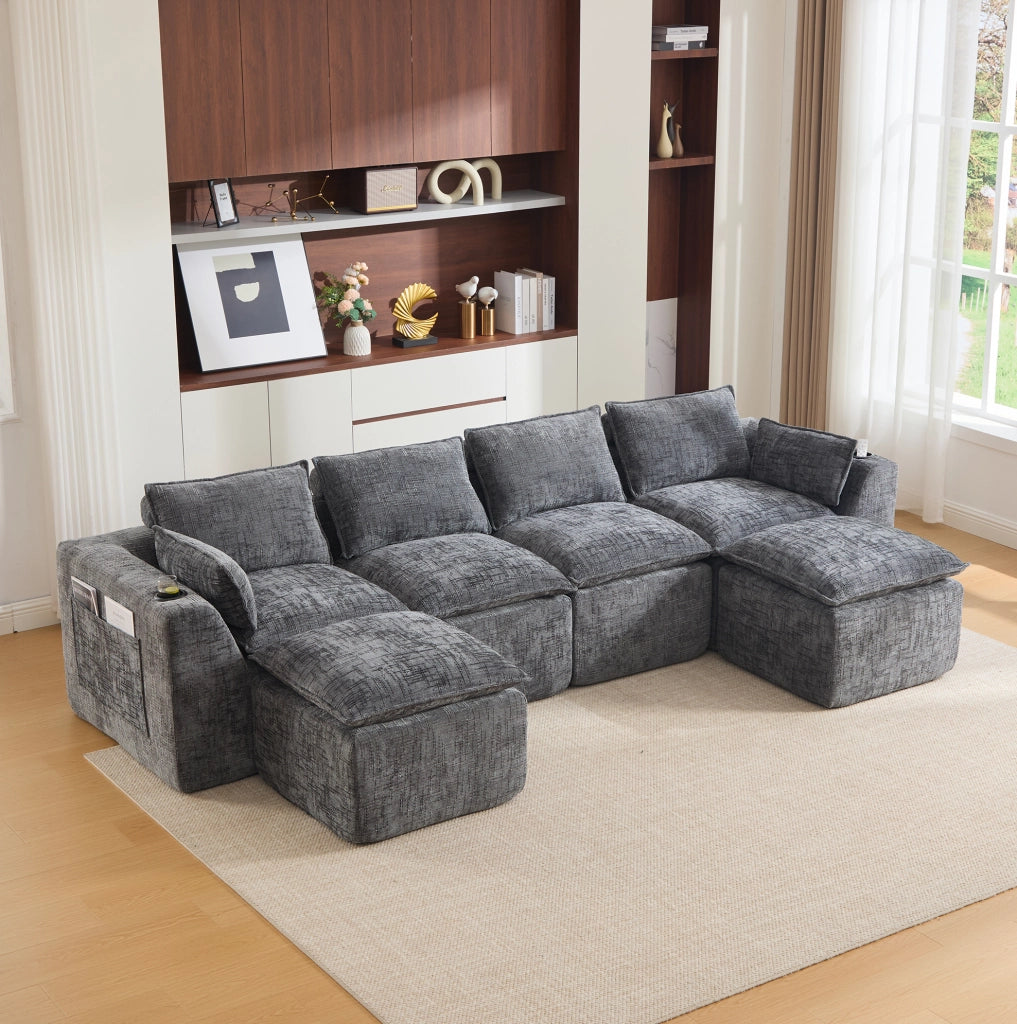 Divano modulare 4 posti in tessuto chenille grigio con schiuma e molle, 2 pouf, cuscini, portabicchieri e 2 tasche laterali