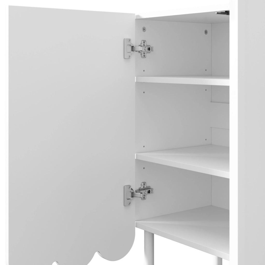 Madia moderna 120x35x80 cm in MDF bianco con ante ondulate; ripiani regolabili e apertura a pressione HOMVRA