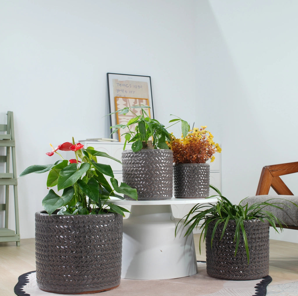 Set di 4 Vasi in Ceramica Fatti a Mano (Ø37/31/24,5/17,5 cm) Grigio Lucido con Rilievo a Spina di Pesce, Fori di Drenaggio, Resistente al Gelo per Interni e Esterni