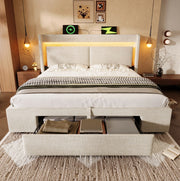 Letto imbottito beige 160x200 cm con contenitore idraulico, testiera con vano portaoggetti, illuminazione LED, porte USB e USB-C, rete a doghe e materasso incluso