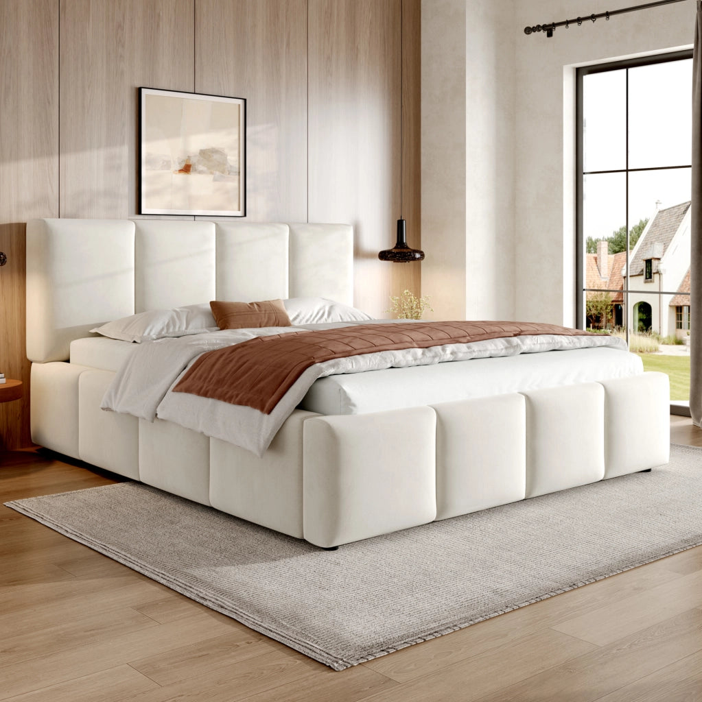 Letto matrimoniale 180x200 cm con rete a doghe; testiera imbottita in chenille beige