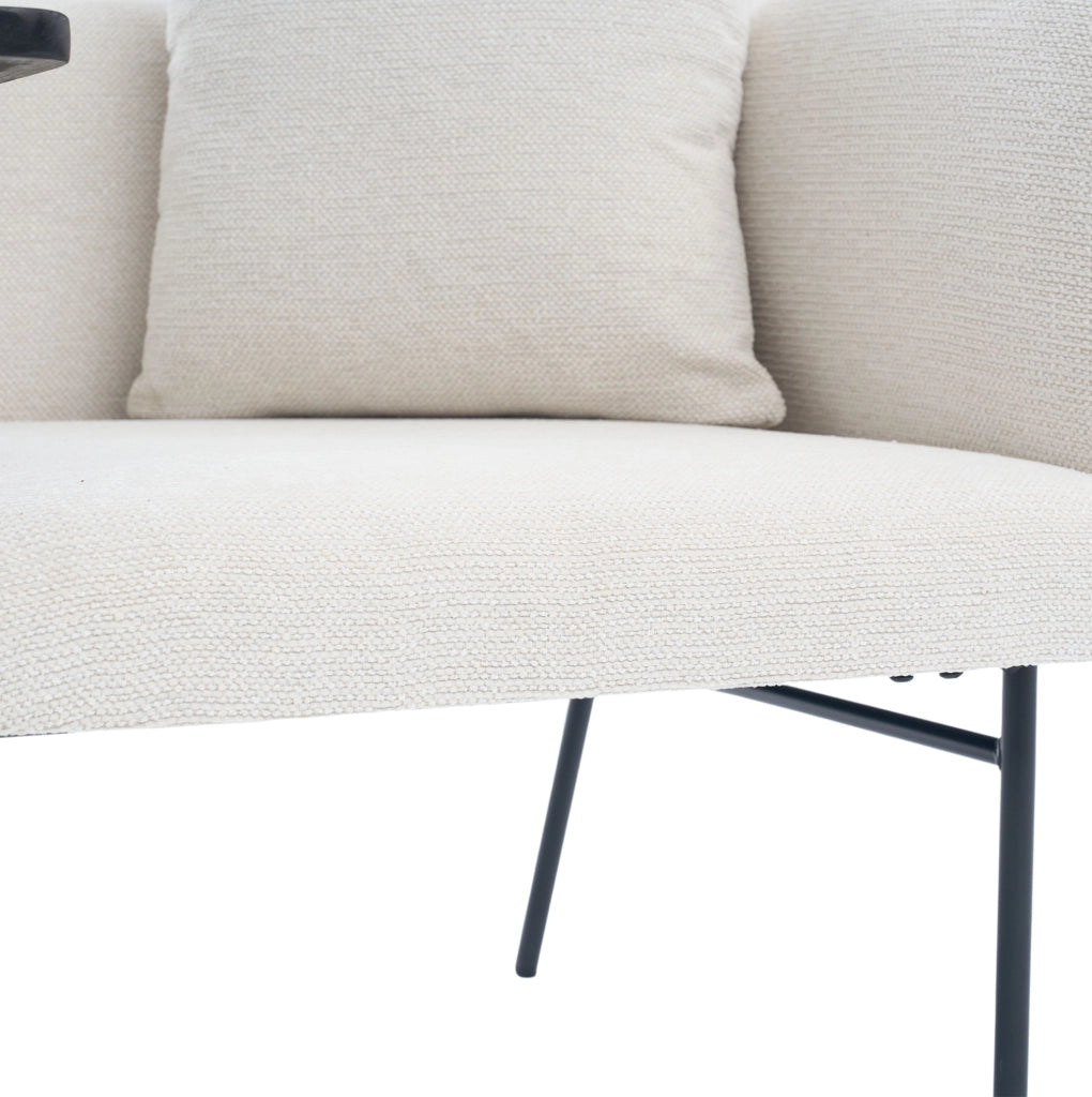 Poltrona in ciniglia beige con tavolino laterale e 2 tasche portaoggetti