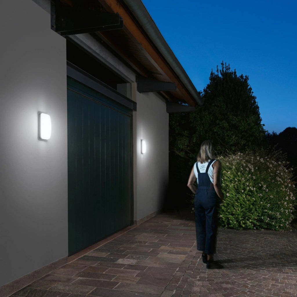 PLAFONIERA LED SHELLY BIANCA RETTANGOLARE 20W 2500LM 4000K IP65 CON SENSORE DI MOVIMENTO  14,6X7,6X29,6CM