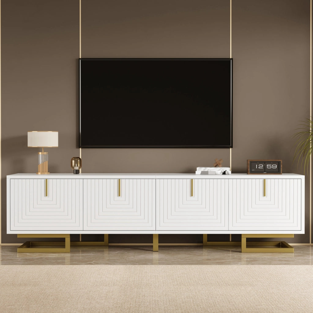 Mobile TV bianco con ante strutturate, maniglie e gambe dorate, 160x38x44,5 cm