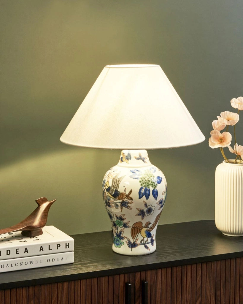 Lampada da tavolo elegante con base in porcellana bianco e blu con patten floreale Illuminazione elegante