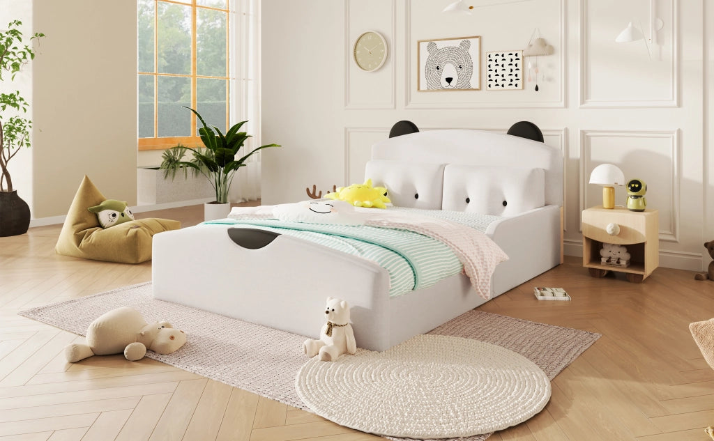 Letto a piattaforma 140 × 200 cm con testiera imbottita a orsetto in lino bianco e 2 cuscini decorativi